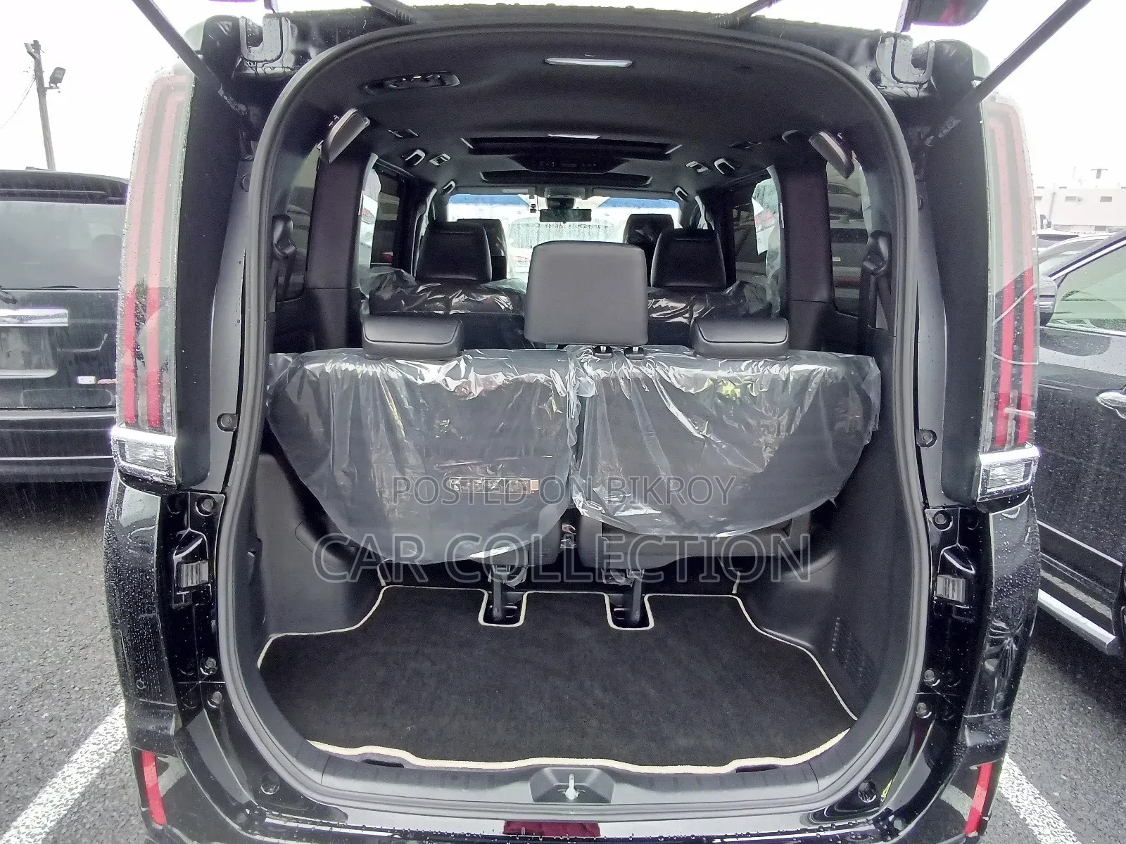 Toyota Esquire 2.0 FWD (8 seater) 2021 Black