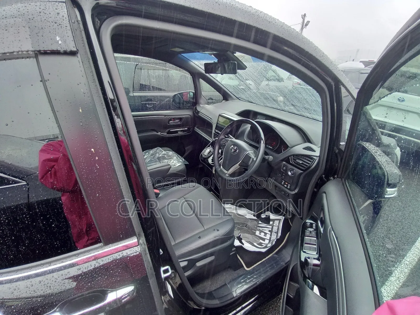 Toyota Esquire 2.0 FWD (8 seater) 2021 Black