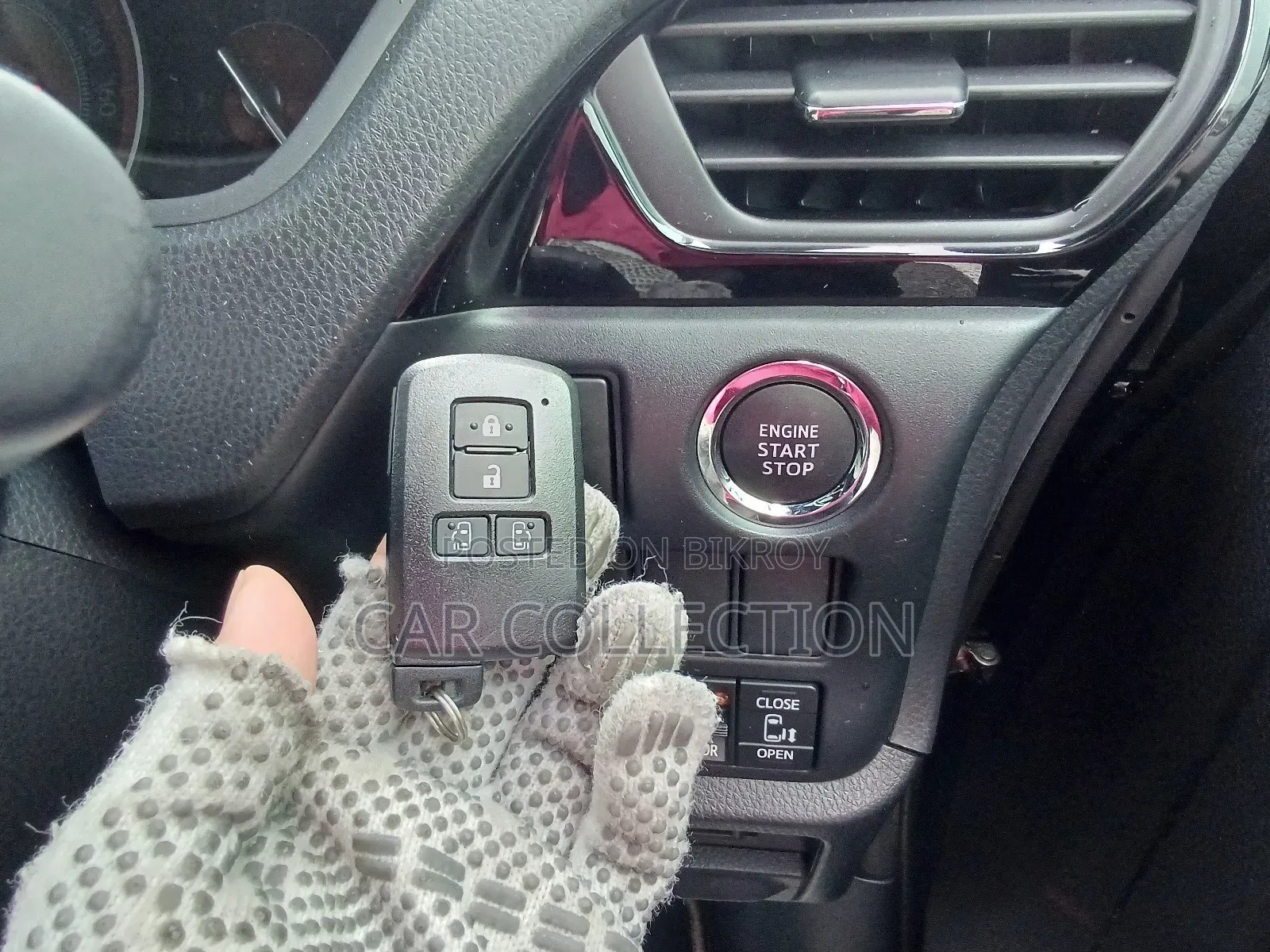 Toyota Esquire 2.0 FWD (8 seater) 2021 Black