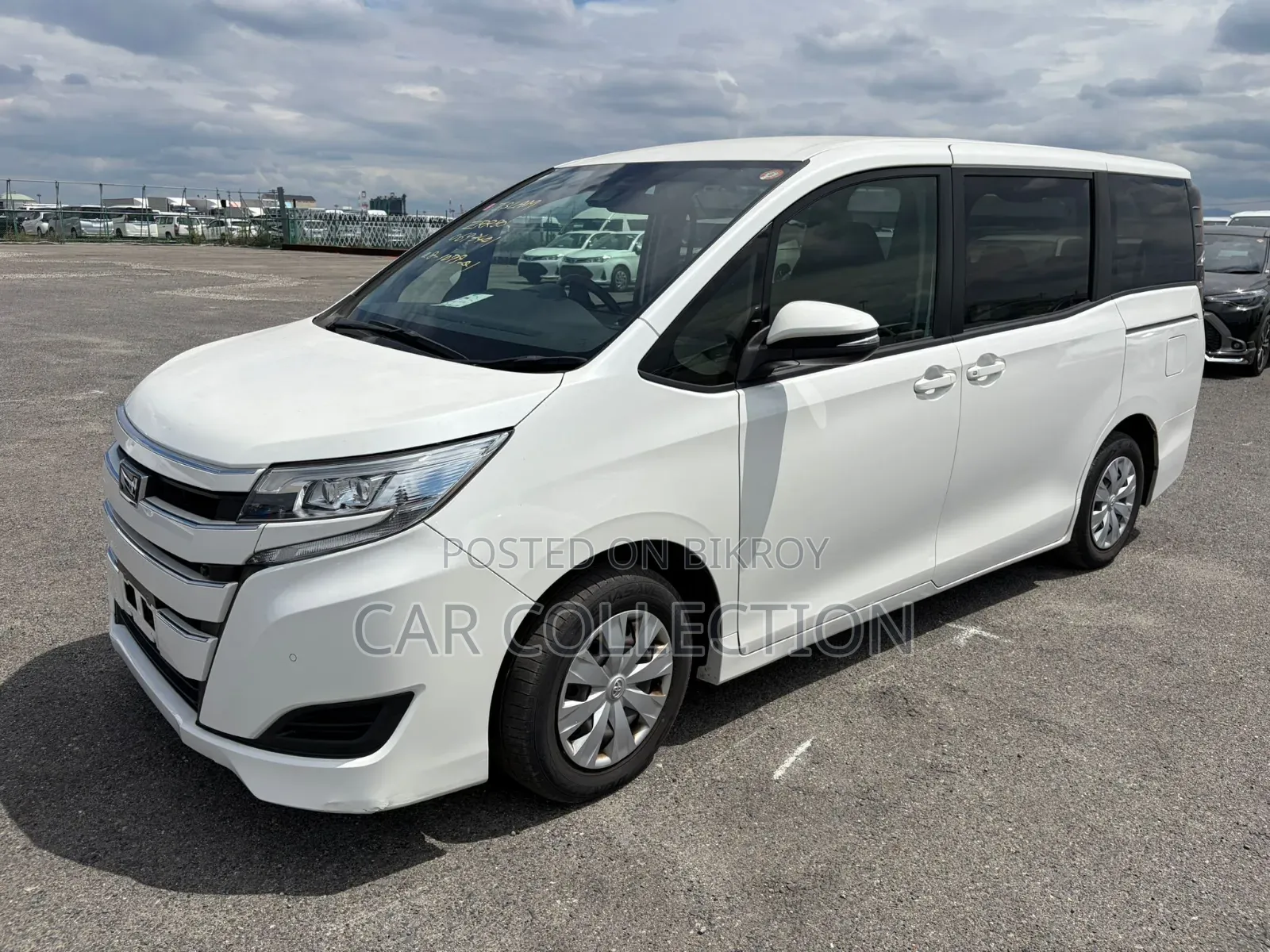 Toyota Noah 2.0 FWD (8 Seater) 2021 Pearl