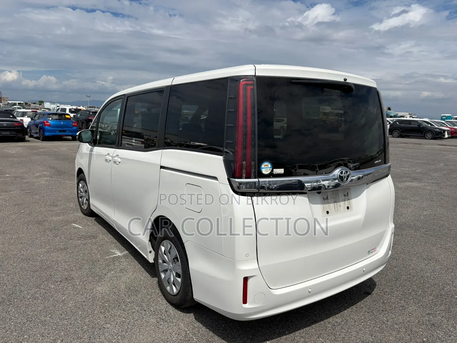 Toyota Noah 2.0 FWD (8 Seater) 2021 Pearl