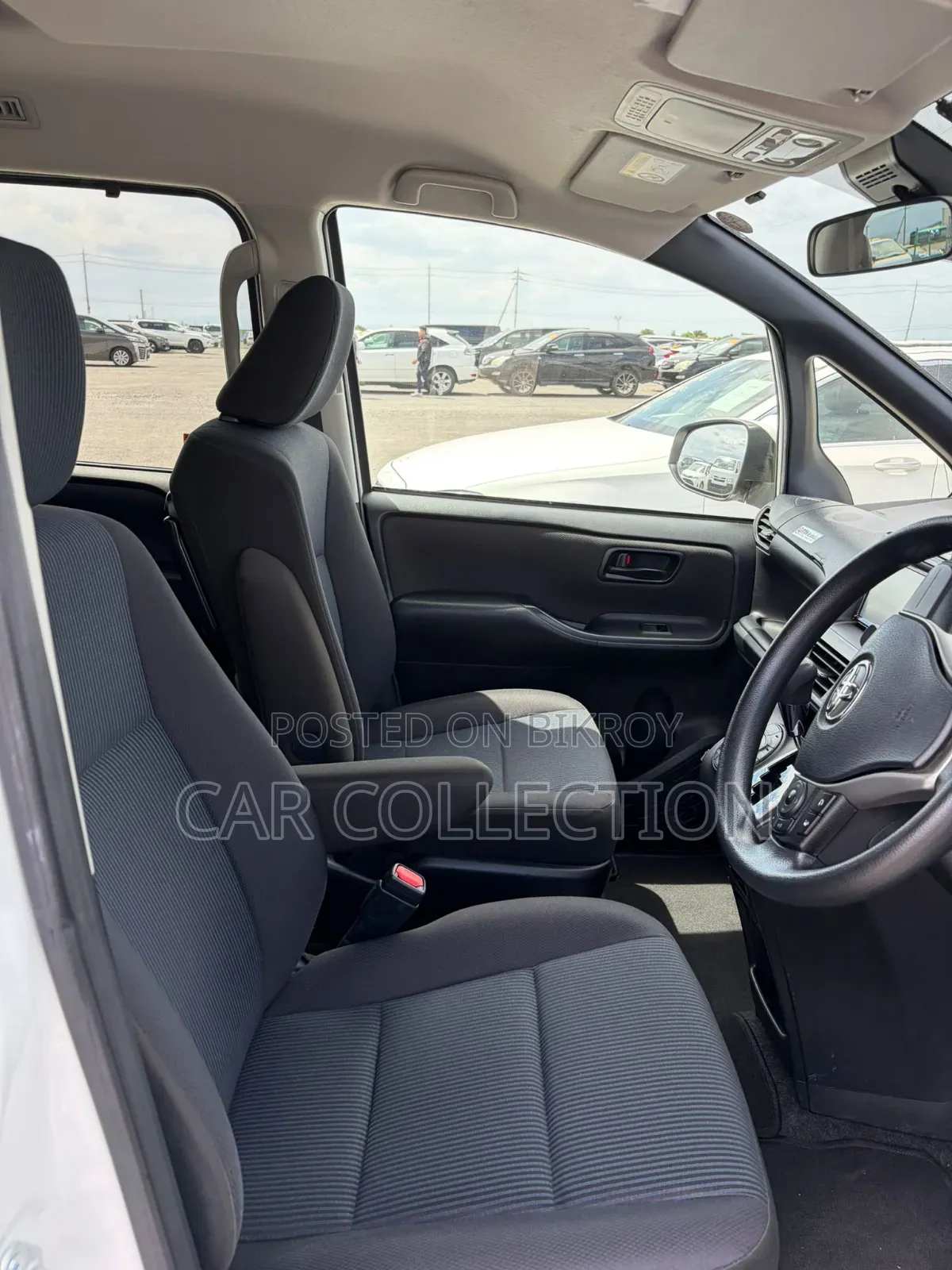 Toyota Noah 2.0 FWD (8 Seater) 2021 Pearl