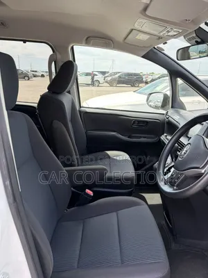 Toyota Noah 2.0 FWD (8 Seater) 2021 Pearl