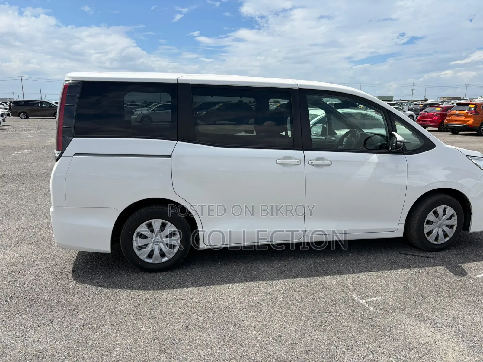 Toyota Noah 2.0 FWD (8 Seater) 2021 Pearl