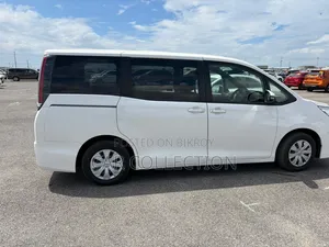 Toyota Noah 2.0 FWD (8 Seater) 2021 Pearl