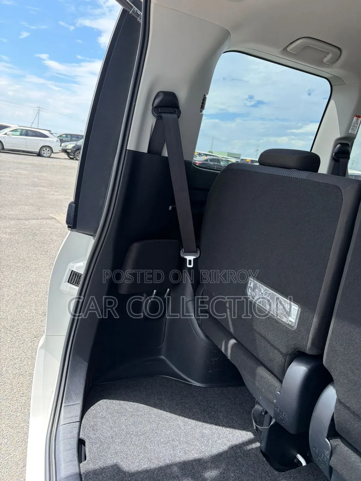 Toyota Noah 2.0 FWD (8 Seater) 2021 Pearl