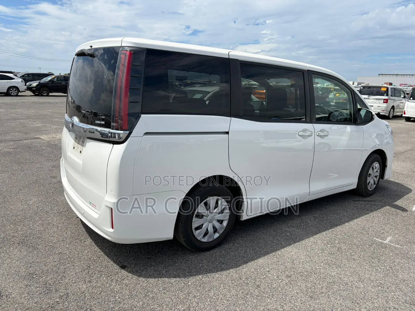 Toyota Noah 2.0 FWD (8 Seater) 2021 Pearl
