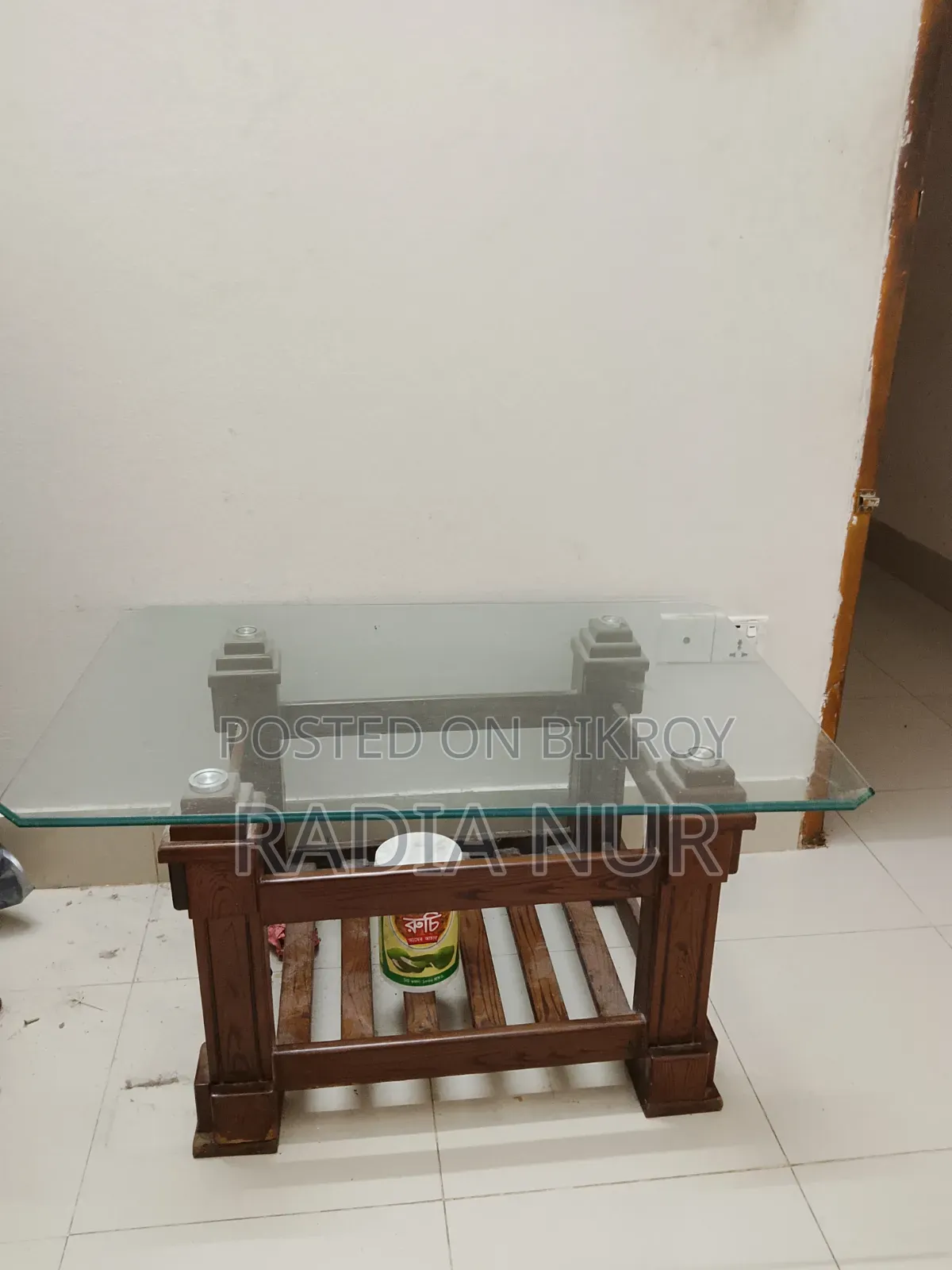 টেবিল একদম ফ্রেশ কোনো ভাঙ্গা নেই।