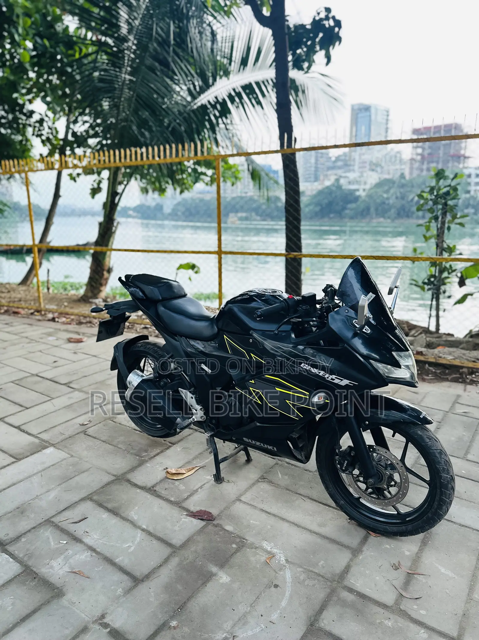 সুজুকি জিক্সার এসএফ ২০২৩ কালো
