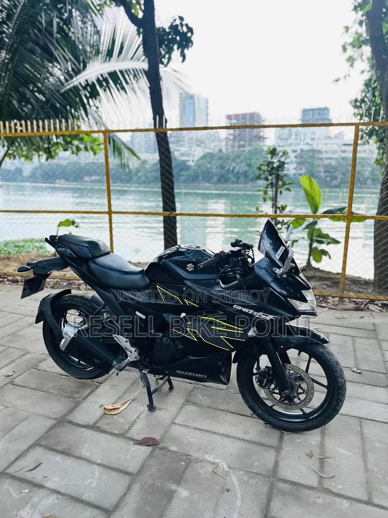 সুজুকি জিক্সার এসএফ ২০২৩ কালো