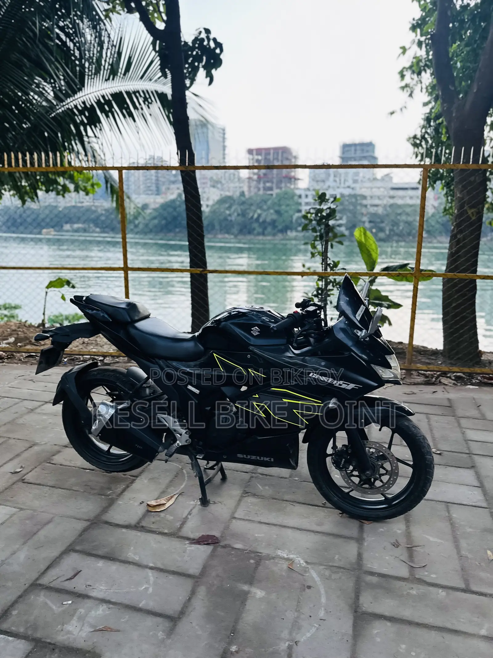 সুজুকি জিক্সার এসএফ ২০২৩ কালো