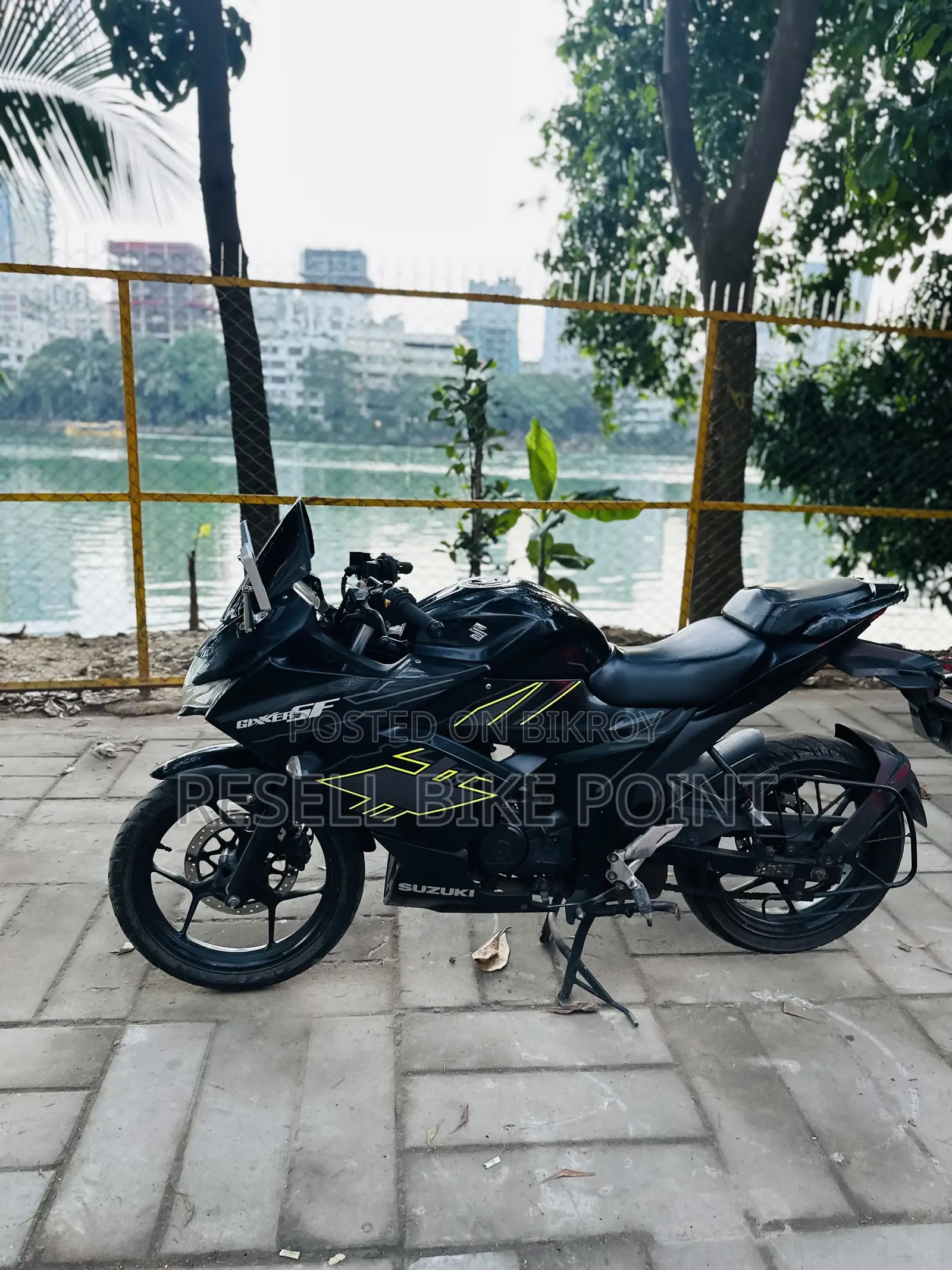 সুজুকি জিক্সার এসএফ ২০২৩ কালো