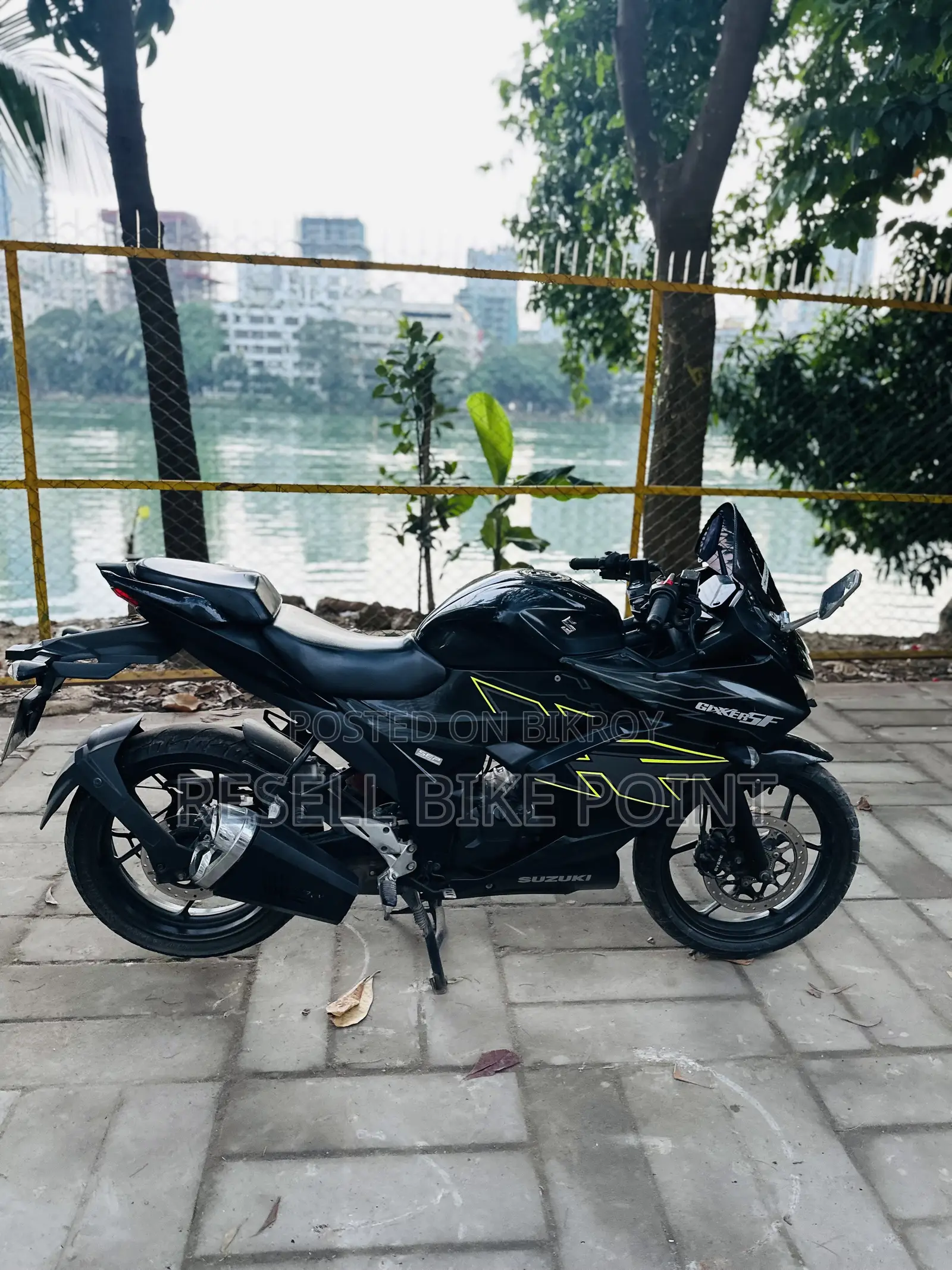 সুজুকি জিক্সার এসএফ ২০২৩ কালো