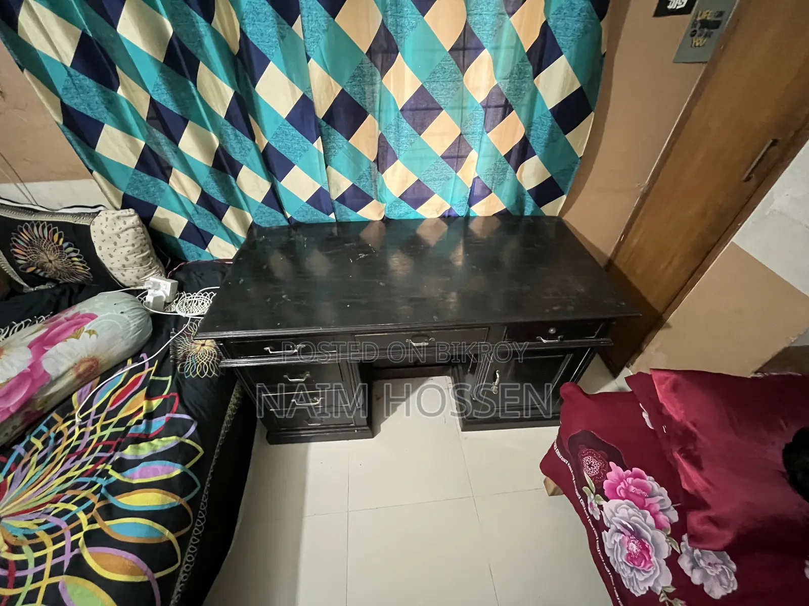 কাঠের তৈরি বড় সাইজের ডেস্ক/টেবিল