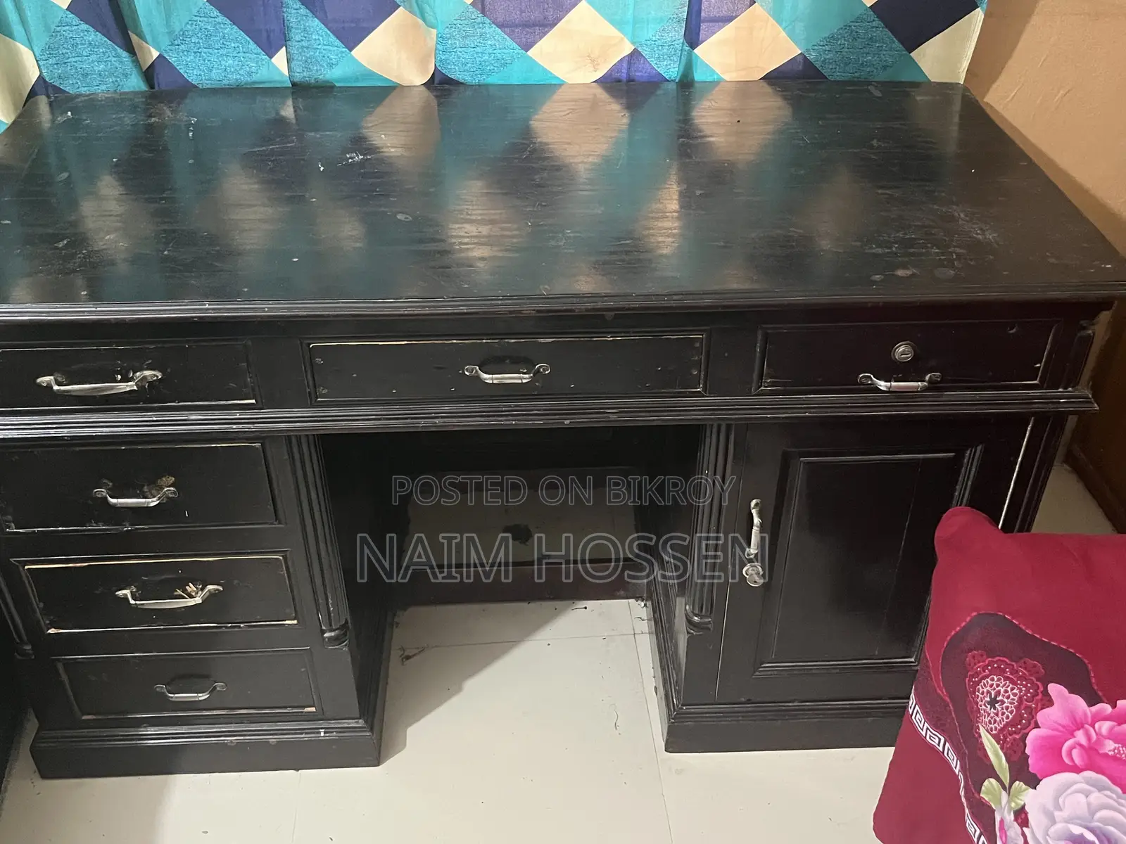 কাঠের তৈরি বড় সাইজের ডেস্ক/টেবিল