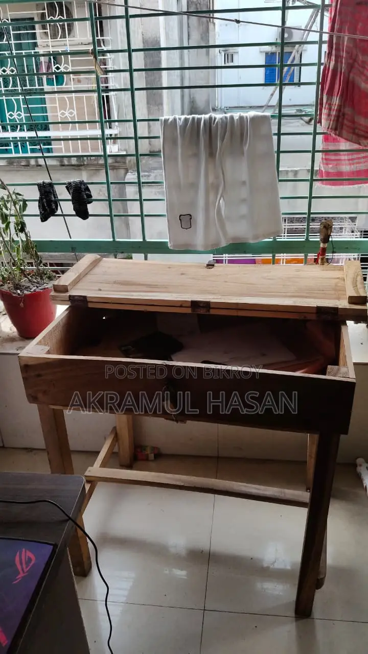 জরুরি ভিত্তিতে টেবিল বিক্রি করা হবে
