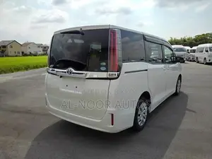 টয়োটা নোয়া ২.০ এফডব্লিউডি (৮ সীটার) ২০২১ পার্ল