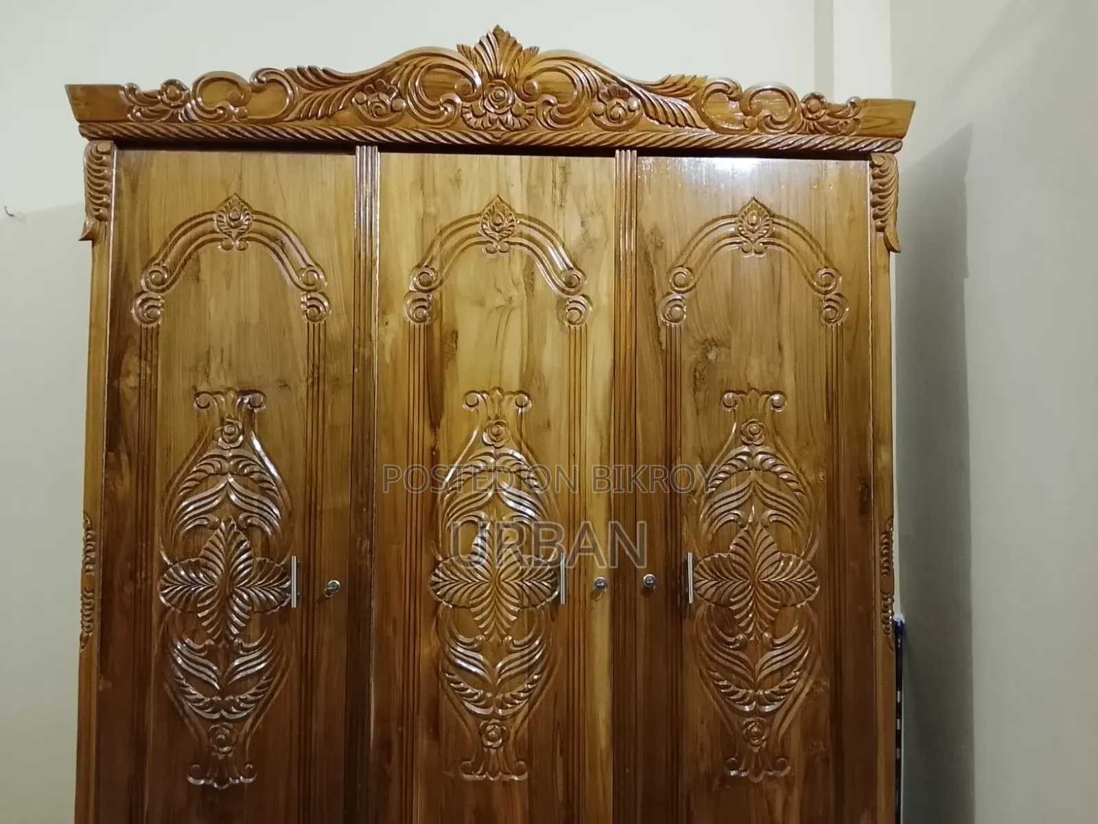 সেগুন কাঠের আলমারি