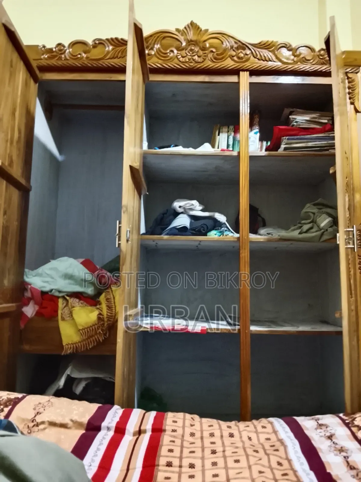 সেগুন কাঠের আলমারি
