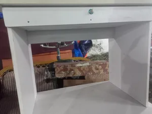 অফিস টেবিল