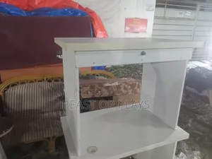 অফিস টেবিল