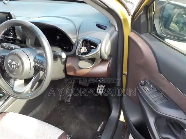 Toyota Yaris Cross 2020 Gold