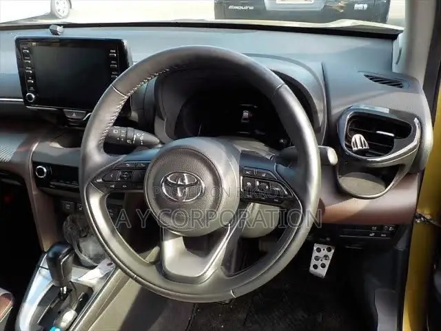 Toyota Yaris Cross 2020 Gold