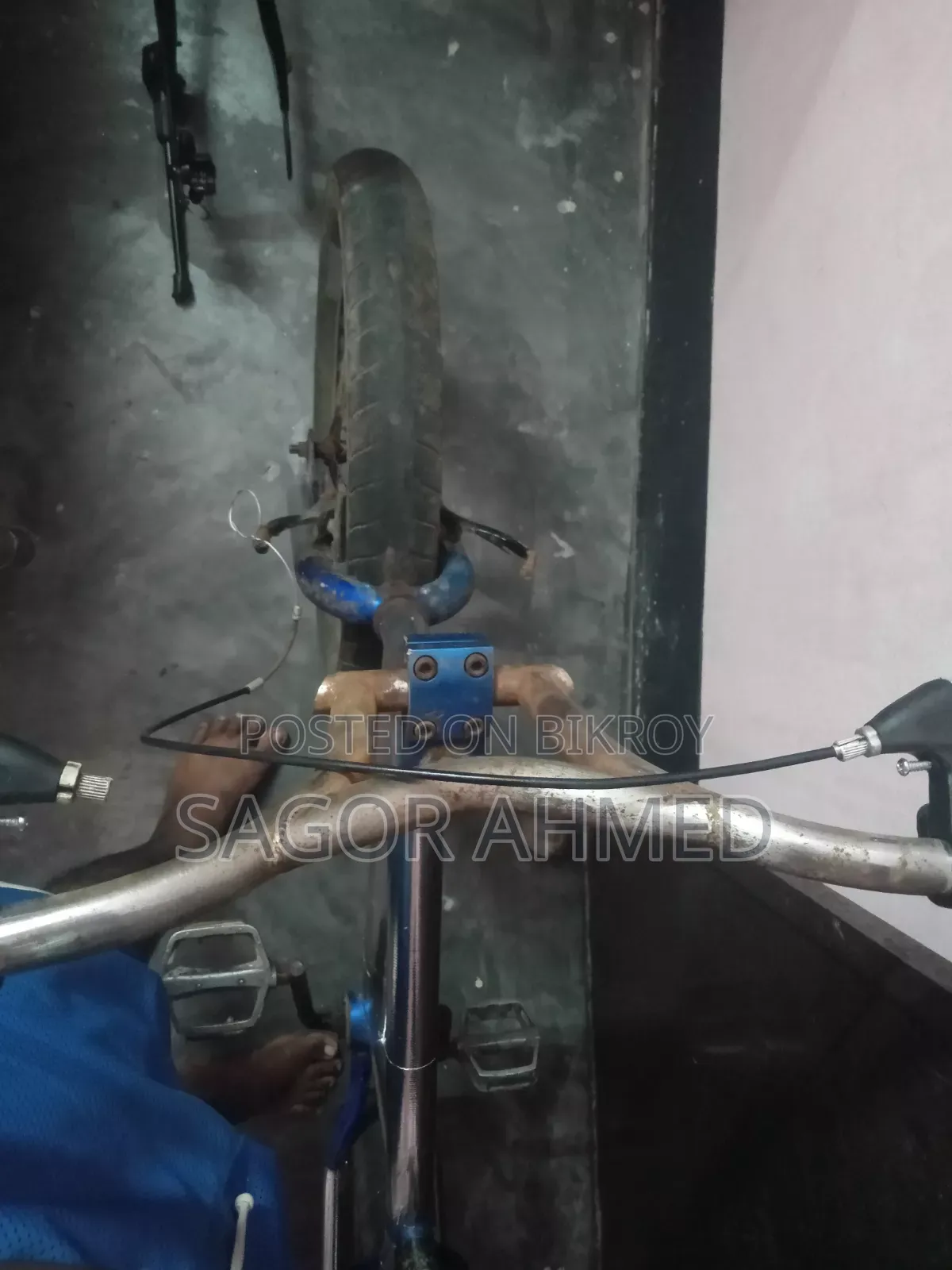 A good quality cycle. 20 inch cycle. Thick tire cycle.
