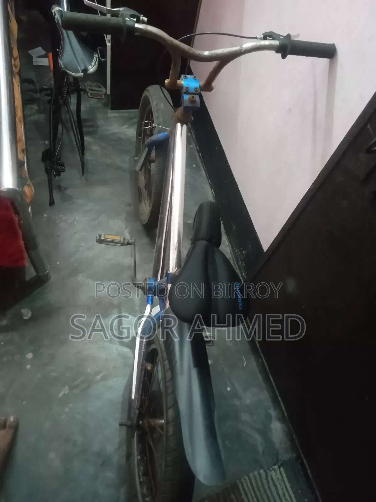 A good quality cycle. 20 inch cycle. Thick tire cycle.