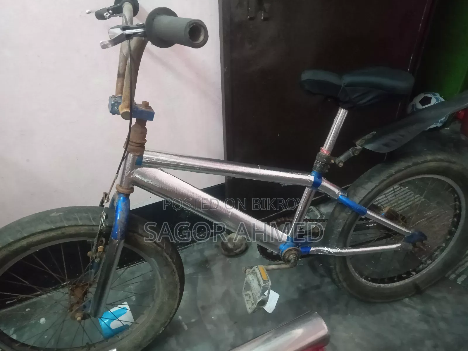 A good quality cycle. 20 inch cycle. Thick tire cycle.