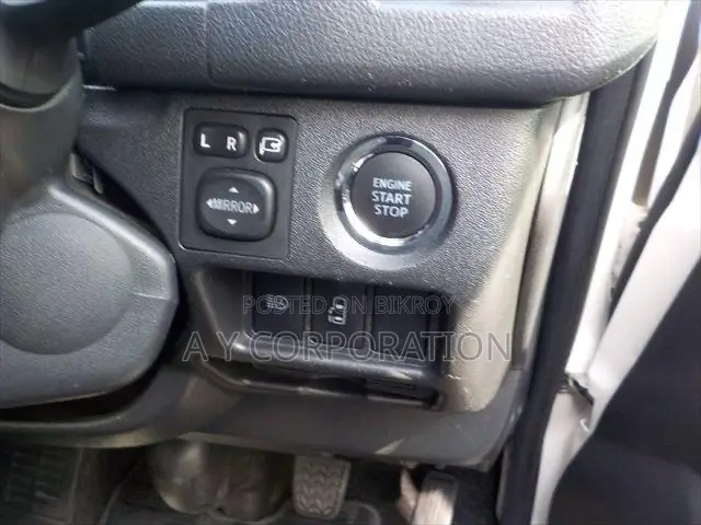 টয়োটা গ্র্যান্ড হাইয়েস ২০০০ পার্ল