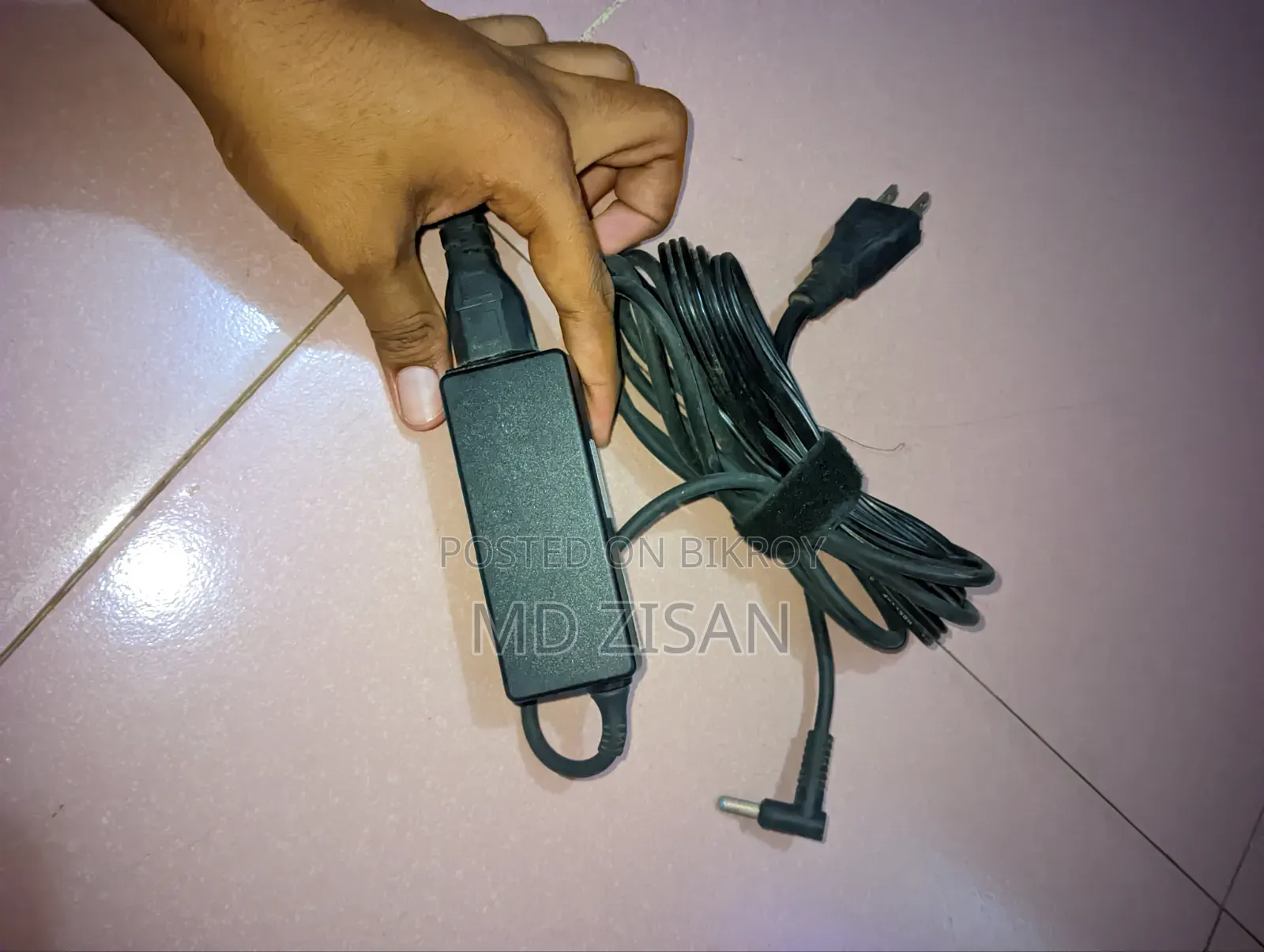 HP 45W Blue Pin (Original) With Power Cable.