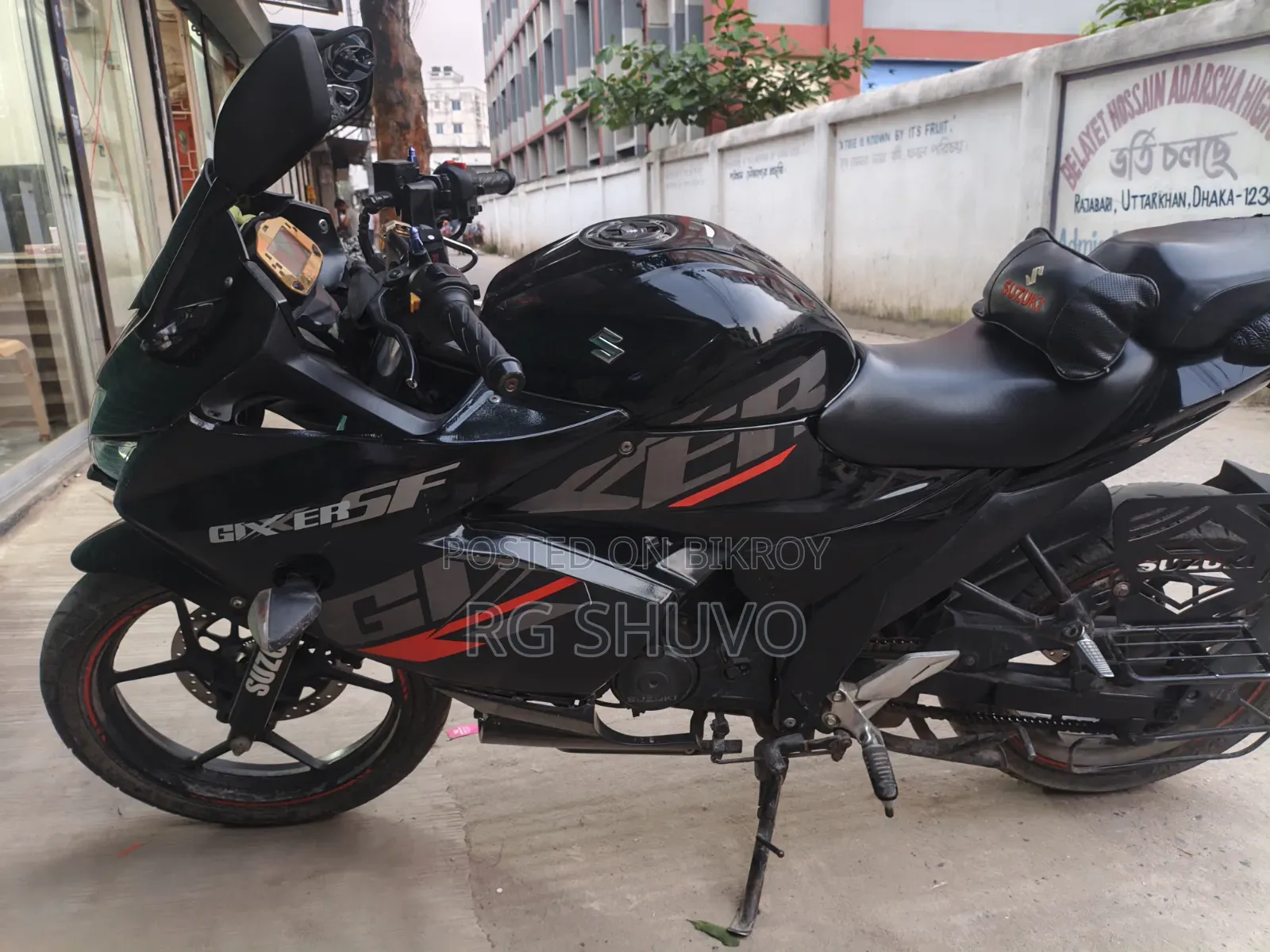 সুজুকি জিক্সার এসএফ ২০২২ কালো