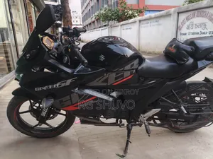 সুজুকি জিক্সার এসএফ ২০২২ কালো