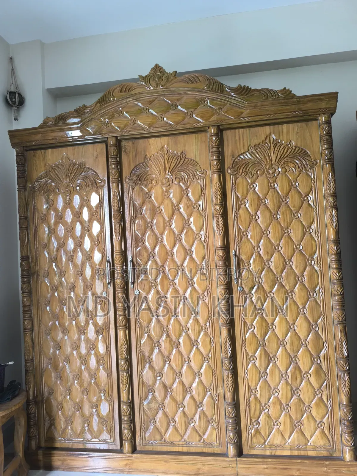 3-Door Almirah, Dressing Table, Dining Table