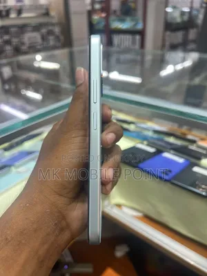 রিয়েলমি ১৬ ২৫৬ জিবি নীল