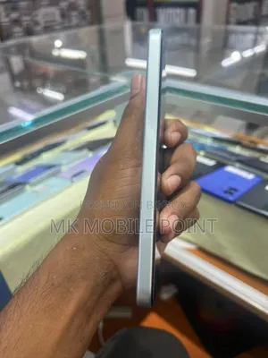 রিয়েলমি ১৬ ২৫৬ জিবি নীল