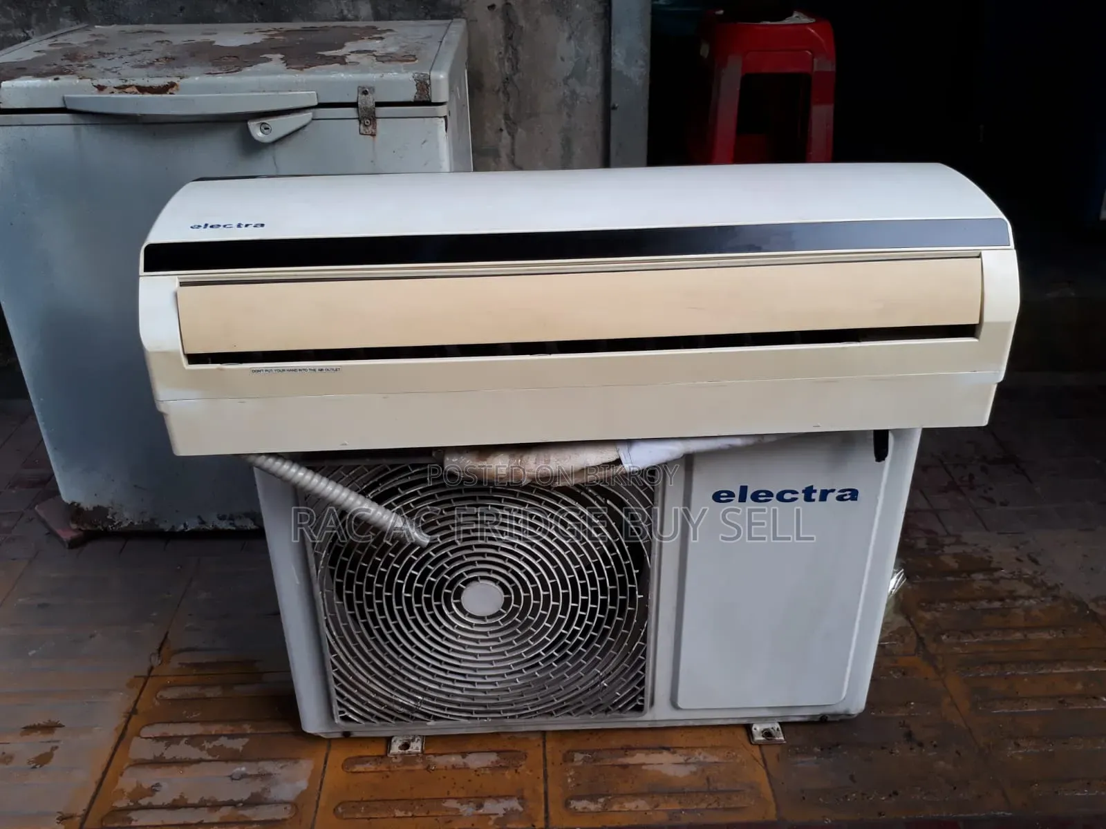 একটা এসি বিক্রি হবে