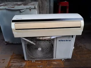 একটা এসি বিক্রি হবে