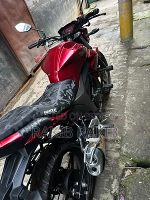সুজুকি জিক্সার ২০২৩ লাল
