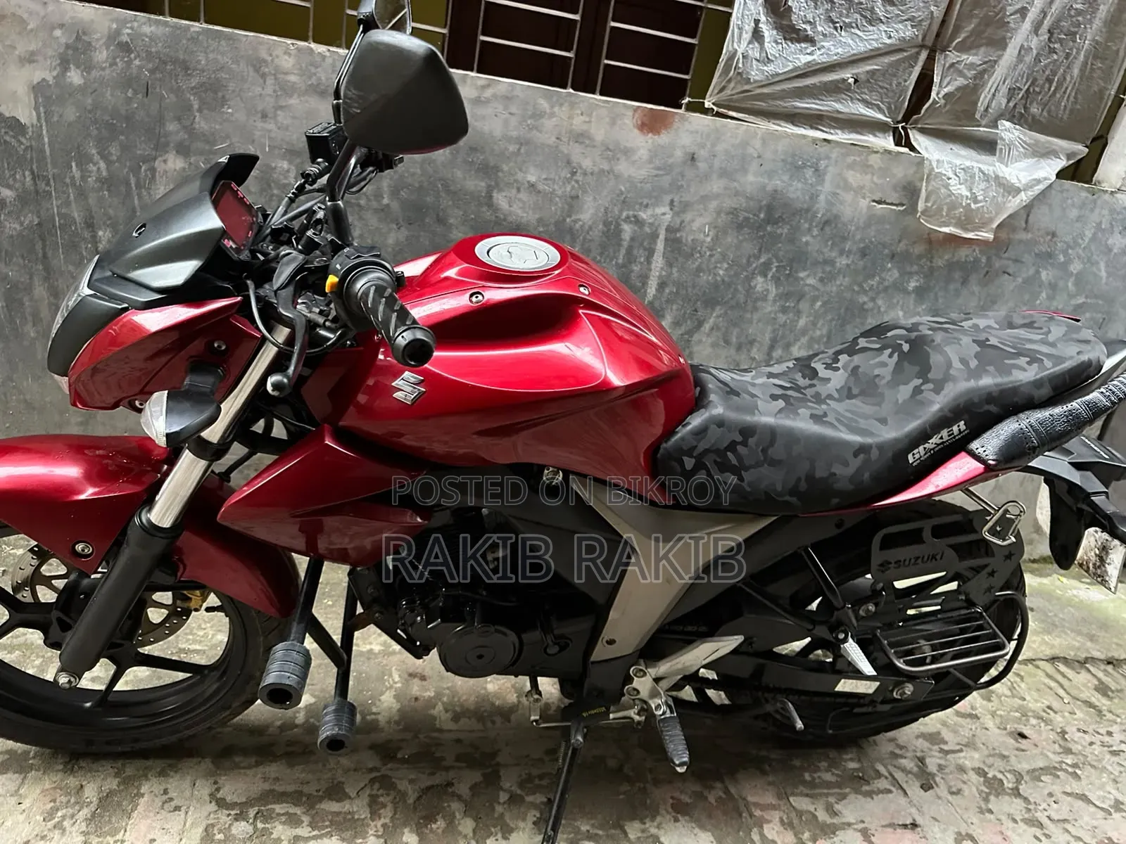 সুজুকি জিক্সার ২০২৩ লাল