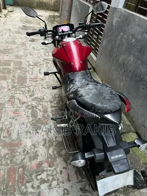 সুজুকি জিক্সার ২০২৩ লাল