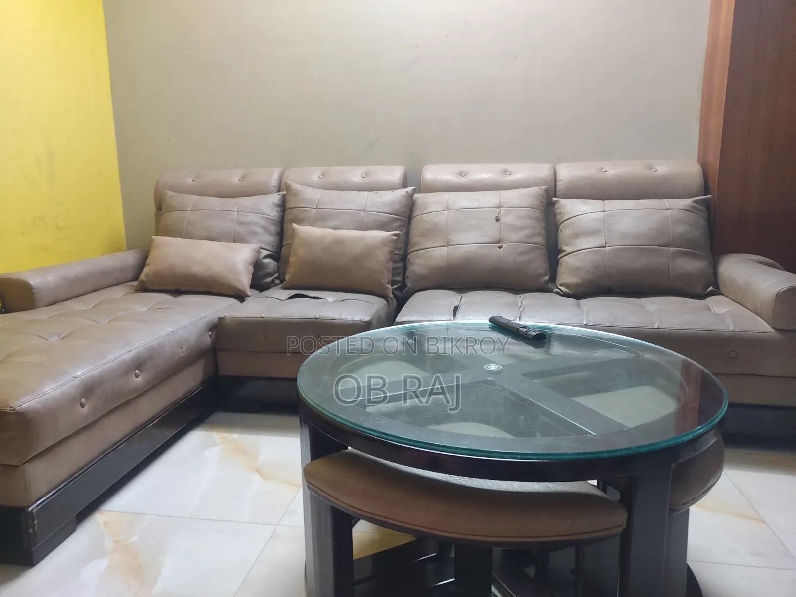 Sofa Set, Tabli