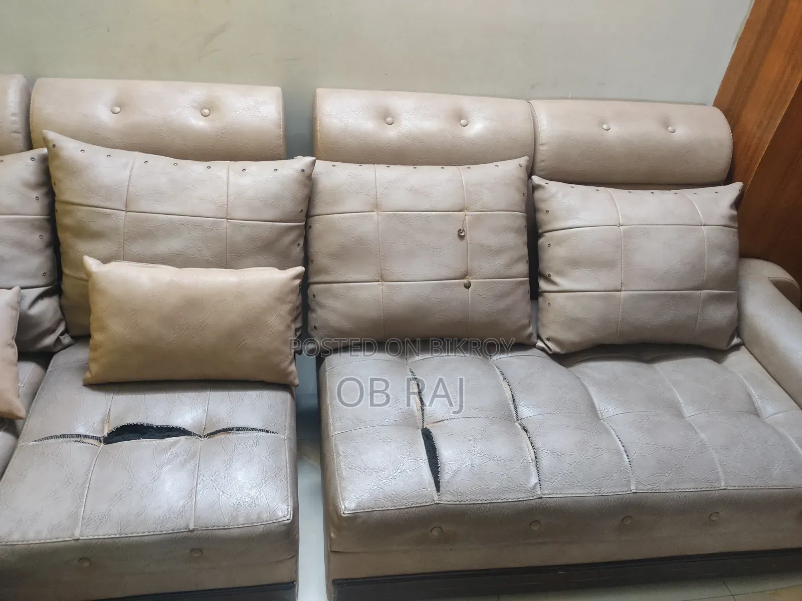 Sofa Set, Tabli