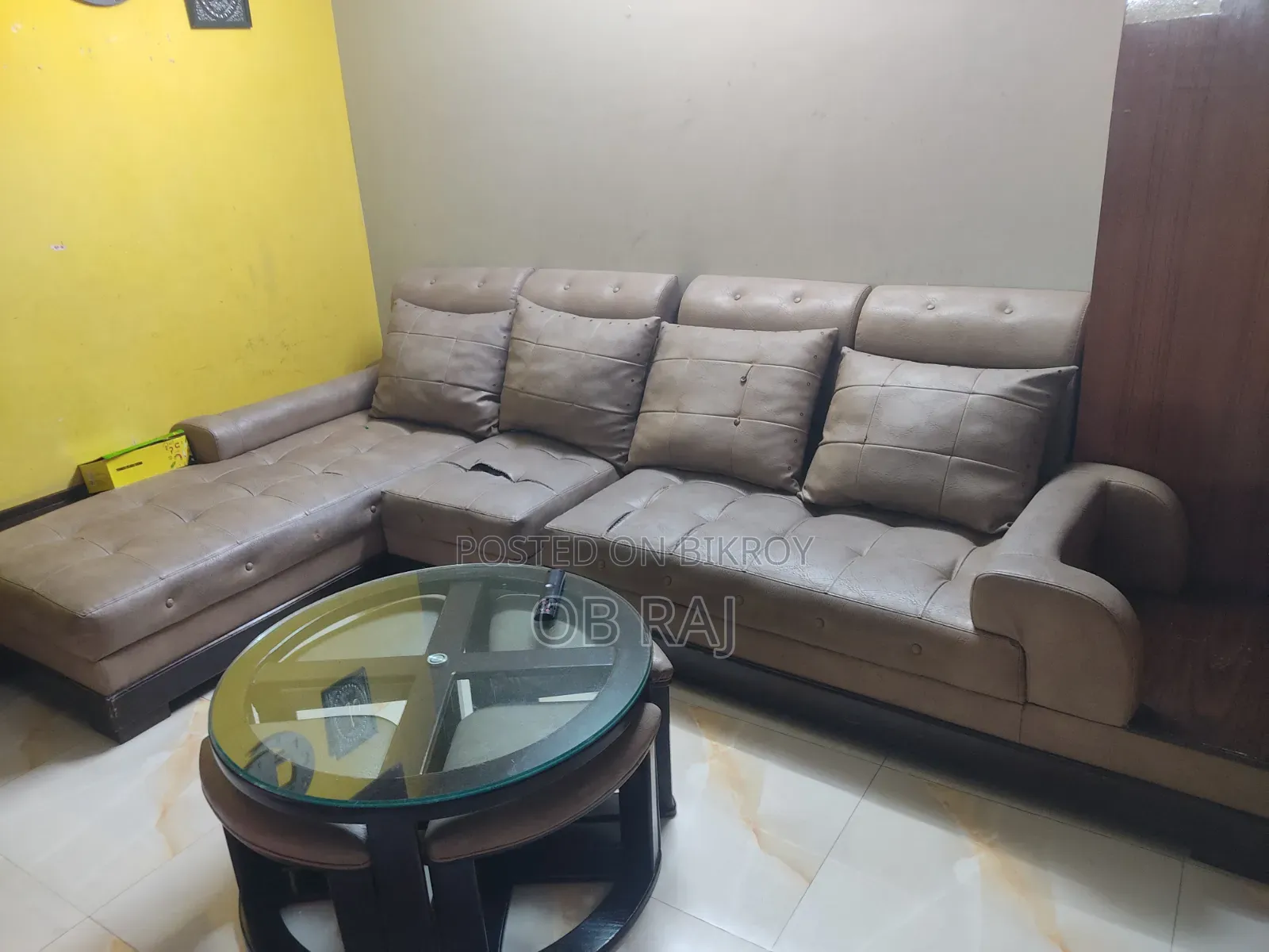 Sofa Set, Tabli