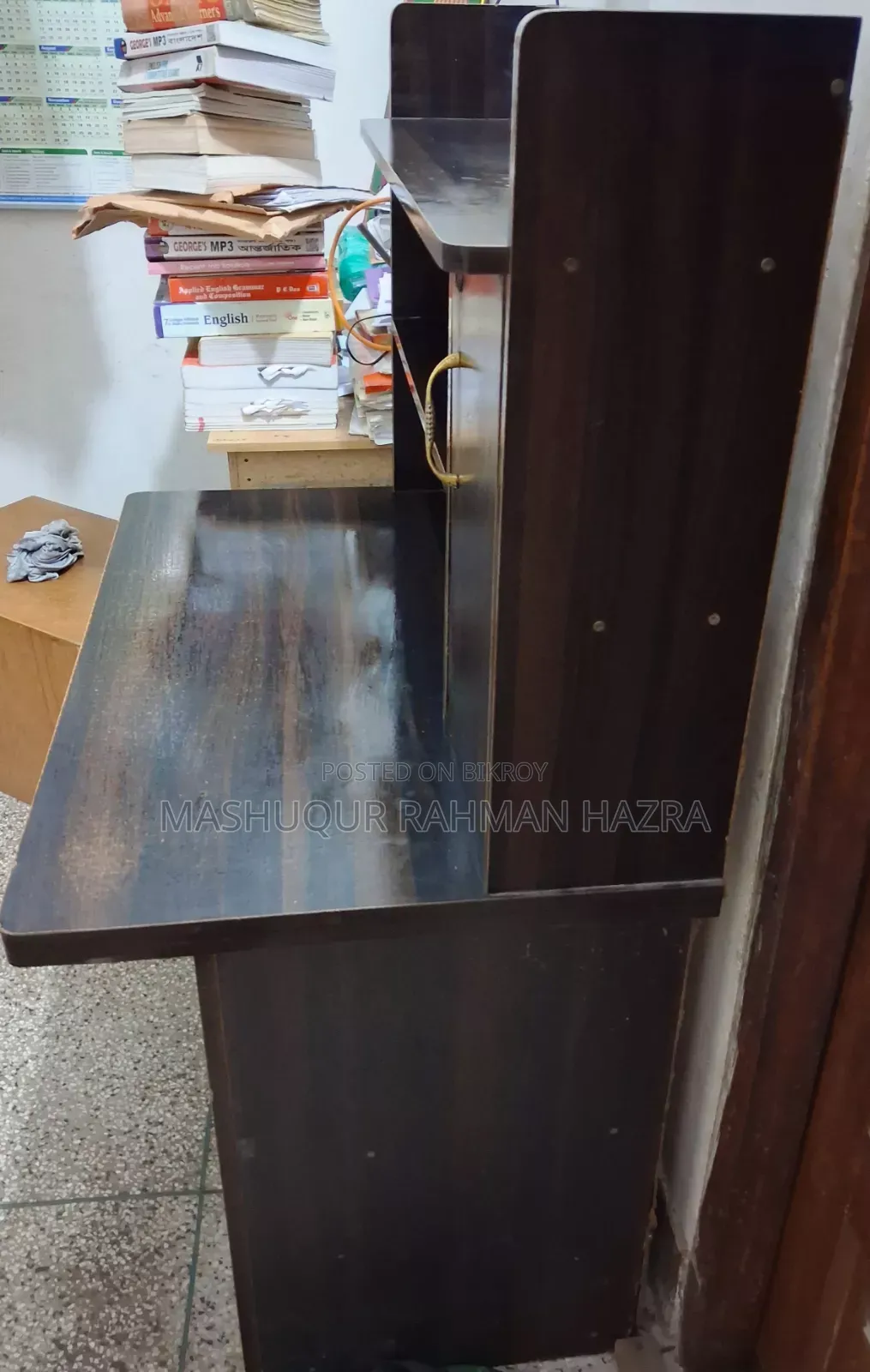 পুরাতন টেবিল বিক্রি হবে।