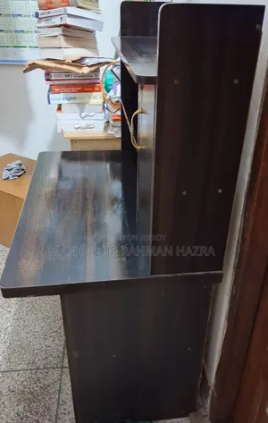 পুরাতন টেবিল বিক্রি হবে।