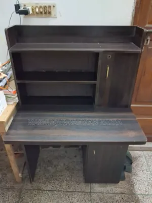 পুরাতন টেবিল বিক্রি হবে।