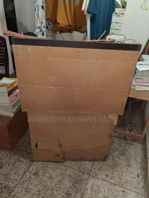 পুরাতন টেবিল বিক্রি হবে।
