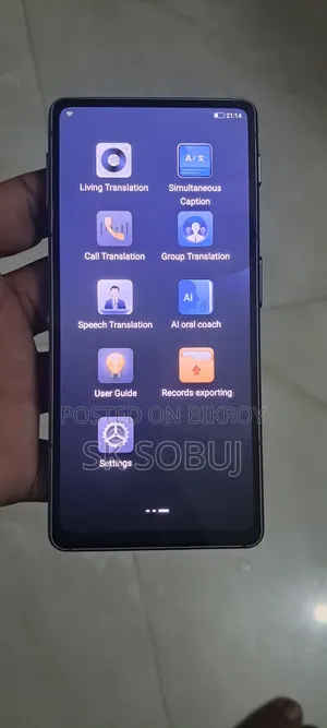 হ্যান্ডহেল্ড ডুয়াল-স্ক্রিন এআই অনুবাদ